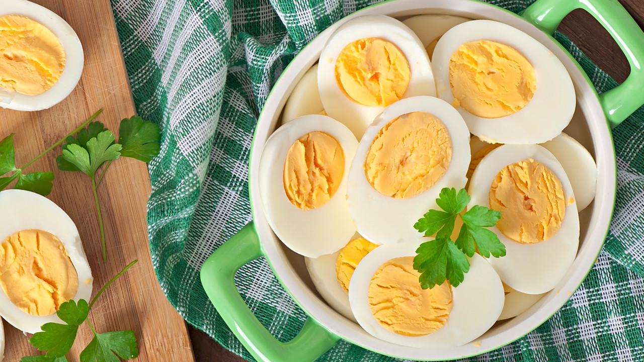 Jajka na diecie – ile można zjeść? 5 przepisów na zdrowe śniadanie z jajek