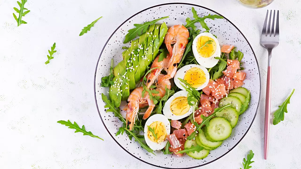 Na czym polega dieta paleo? Co można jeść i jakie są efekty jej stosowania?