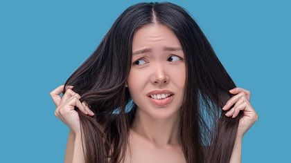 Praktyczne sposoby na przesuszone włosy